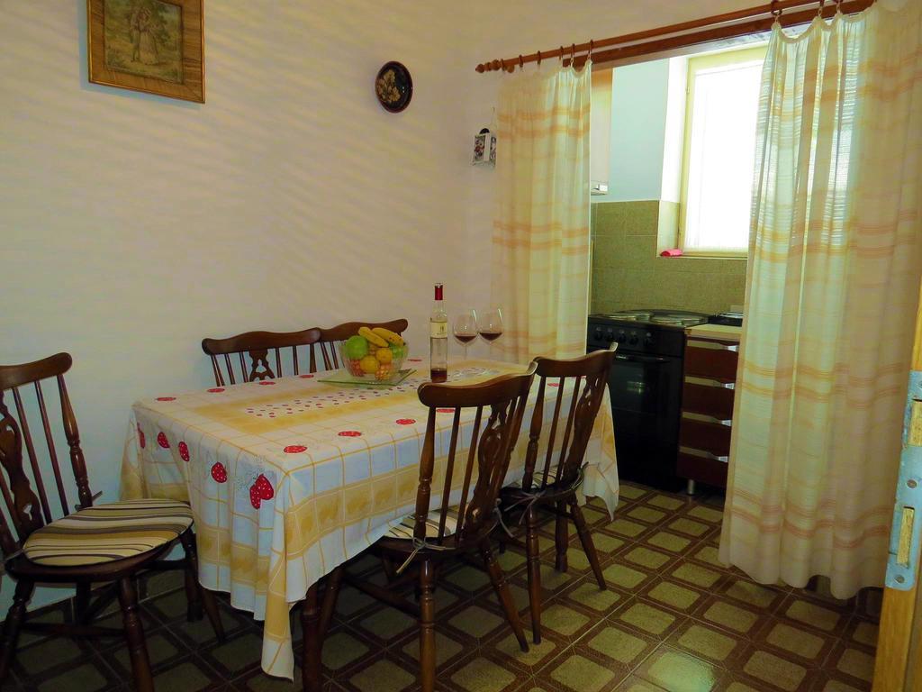 Apartments Pino Brela Bagian luar foto