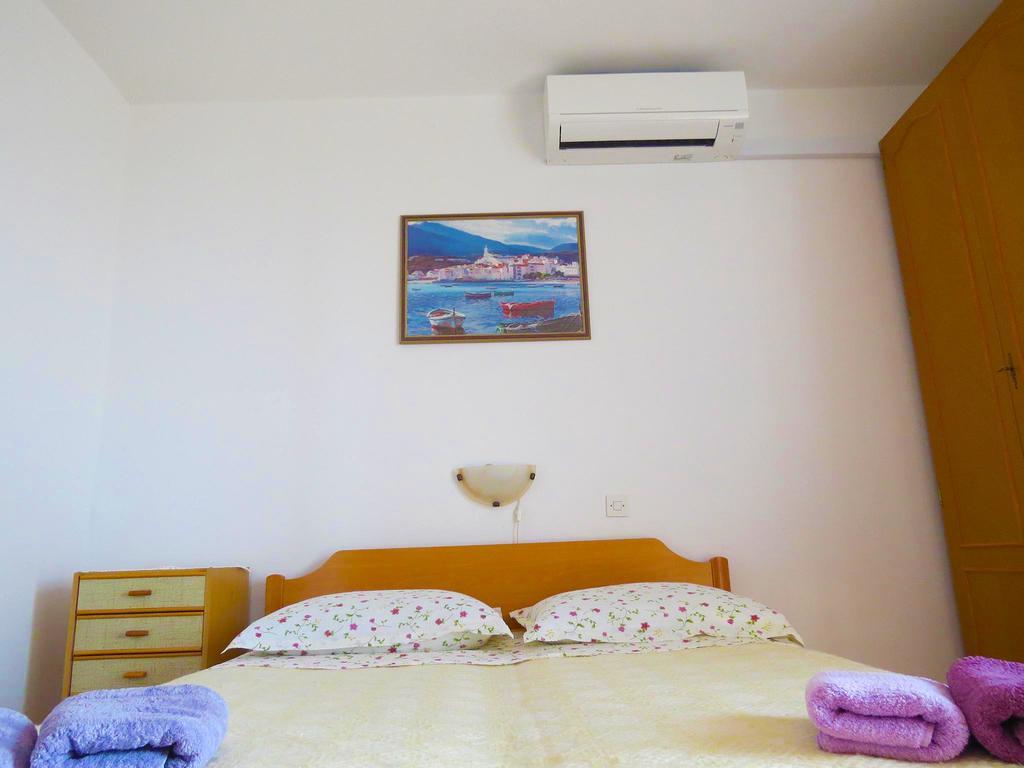Apartments Pino Brela Bagian luar foto