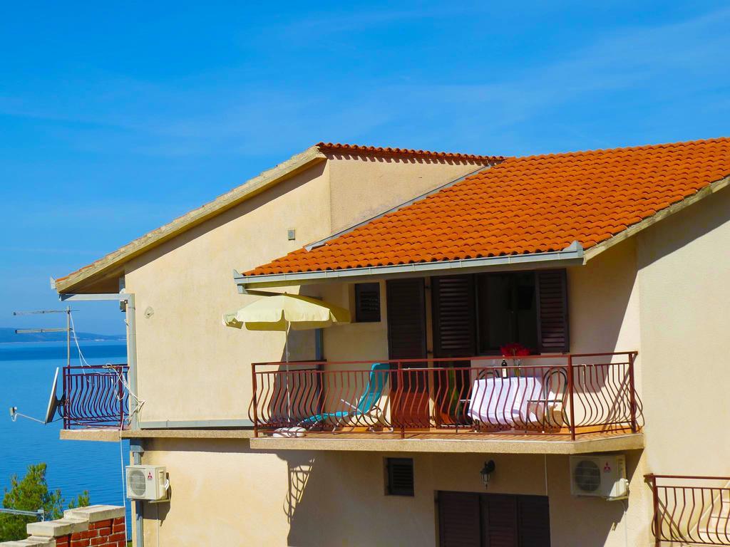 Apartments Pino Brela Bagian luar foto