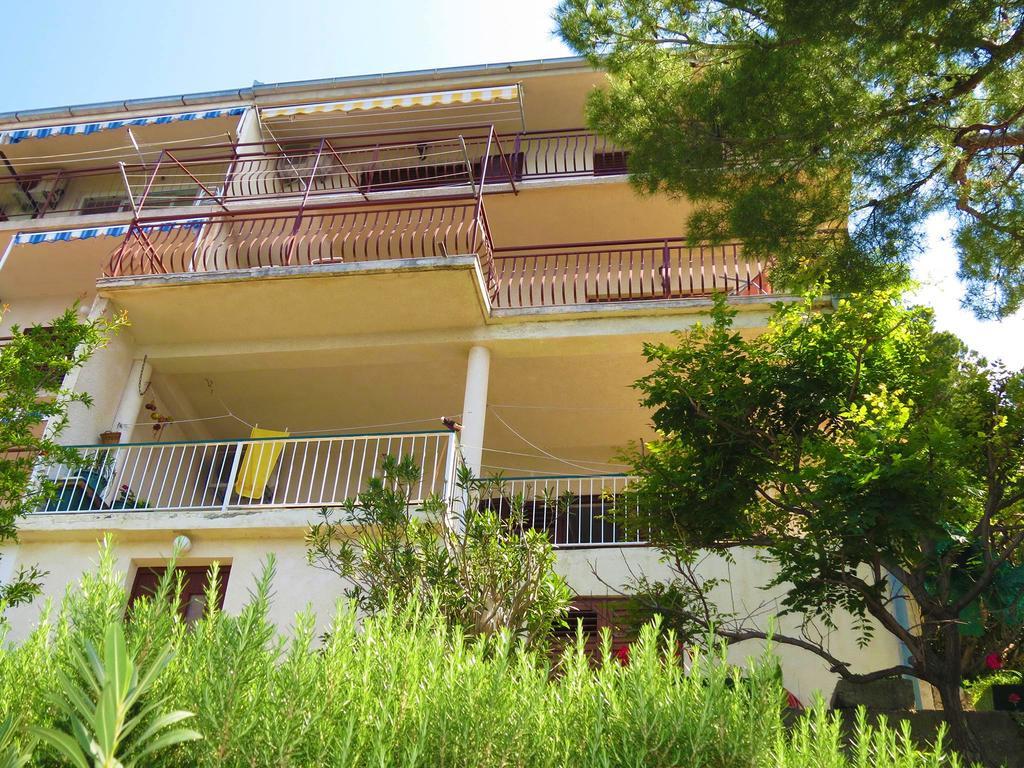 Apartments Pino Brela Bagian luar foto