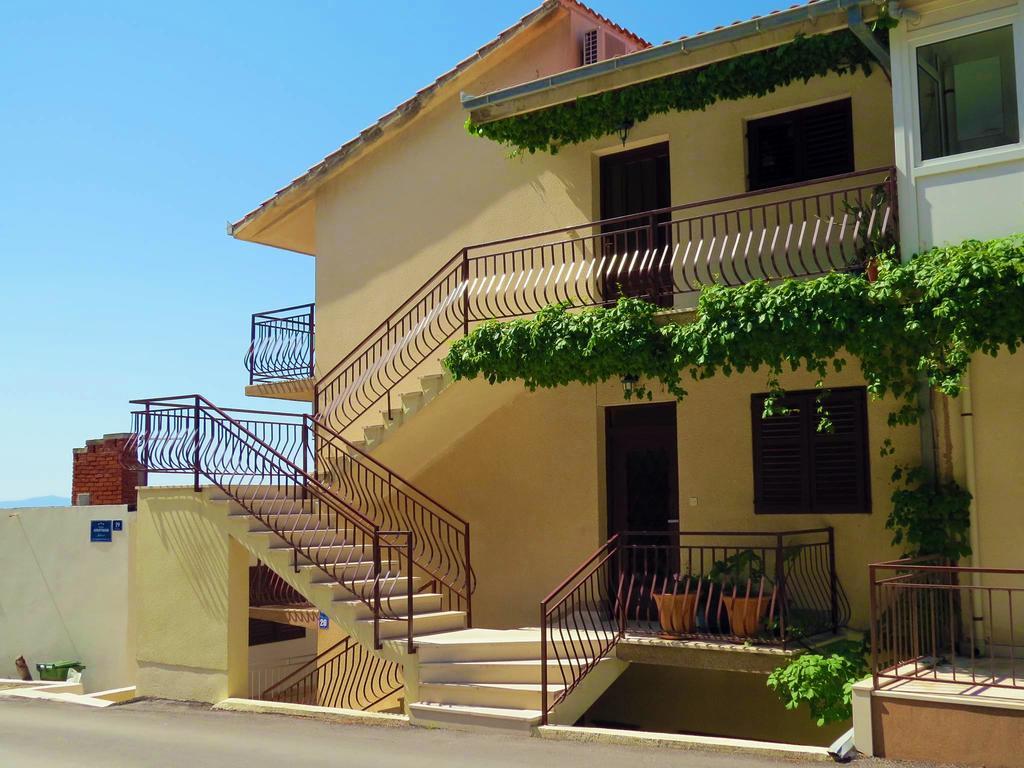 Apartments Pino Brela Bagian luar foto