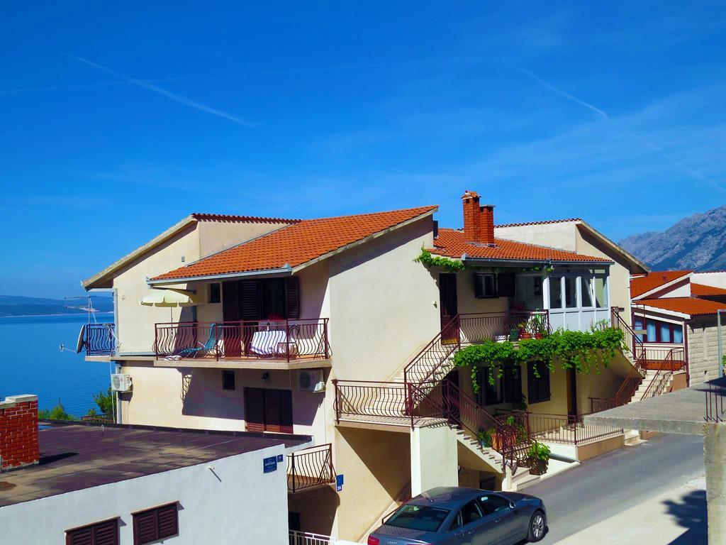 Apartments Pino Brela Bagian luar foto